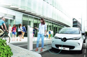 Renault ZOE charging in street